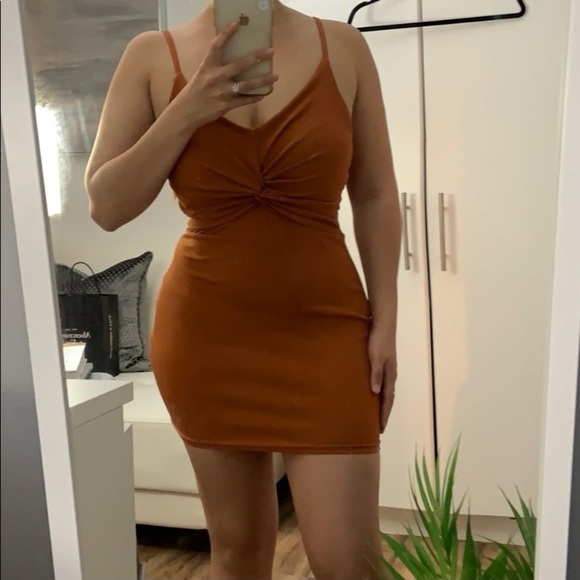 Dresses & Skirts - Camel strappy midi dress